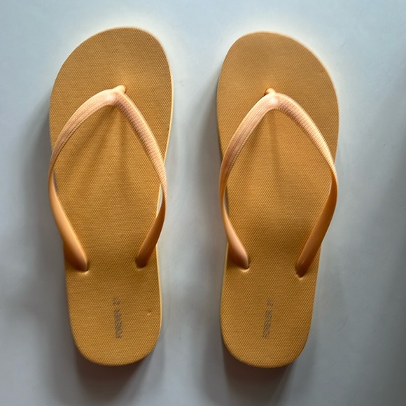 Forever 21 Flipflops orange creamsicle size Large NEW - Picture 1 of 2